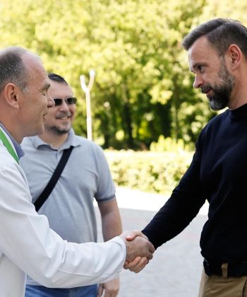 f8983639-53bc-4dc0-b8e9-db8a511e9c7a